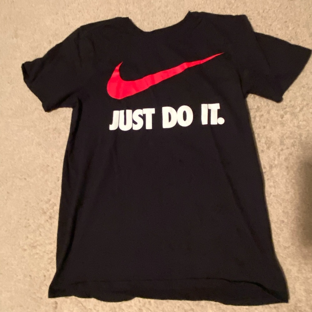 Nike men’s shirt
